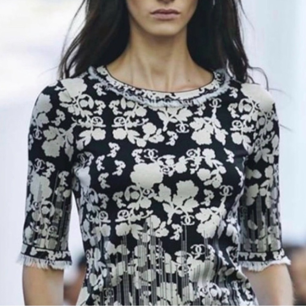 CHANEL 14C Resort Runway Camellia CC Logo Jacquard Knit Top